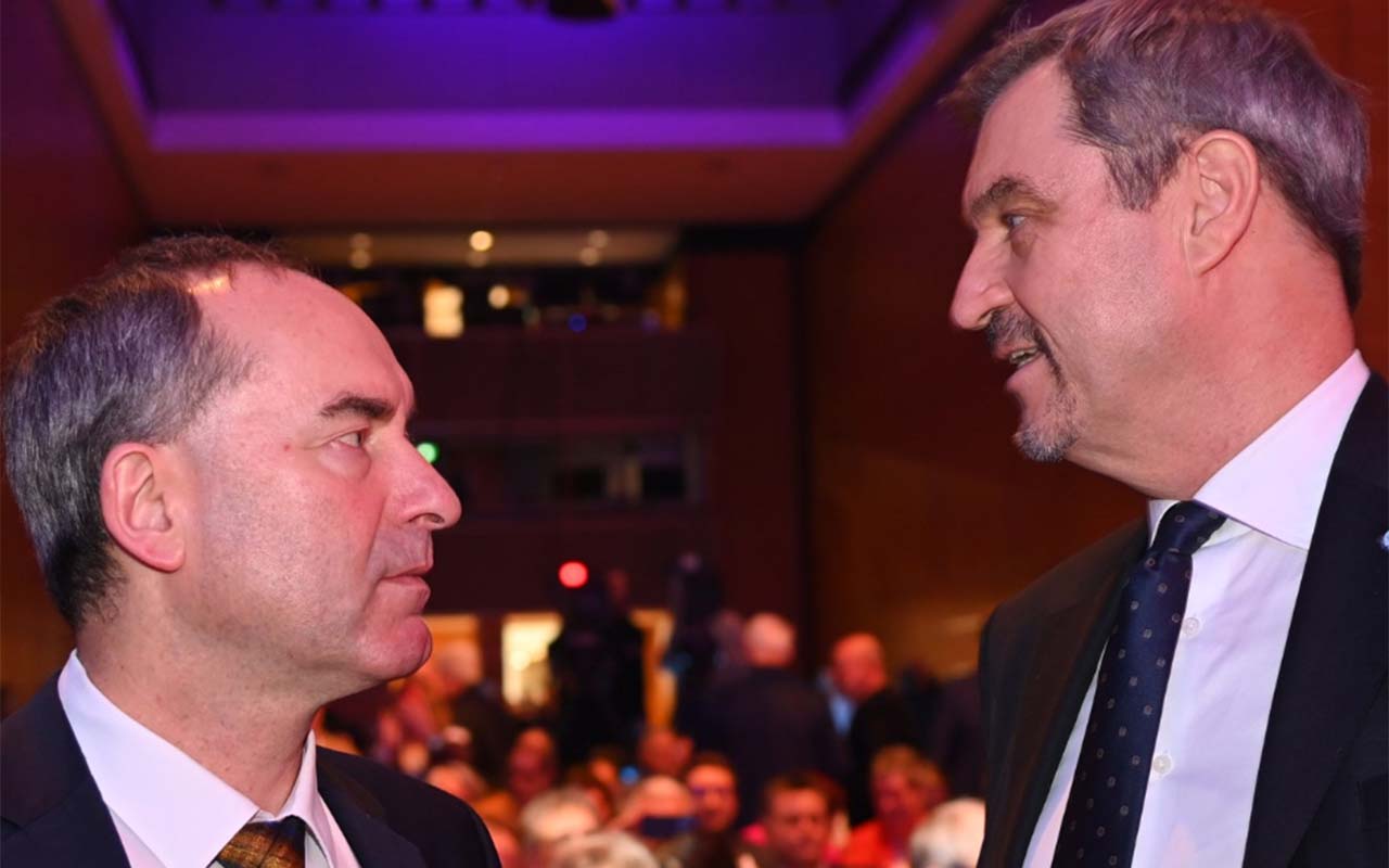 Machtkampf um die Rathäuser: Söder kontert Aiwangers Frontalangriff vor der Kommunalwahl in Bayern 2026