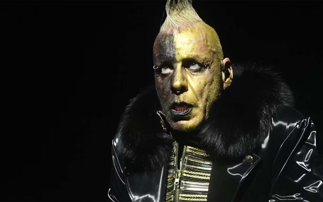 Till Lindemanns feurige Provokation: Wenn die Wunderkerze im Mund zur extremen Kunstform wird