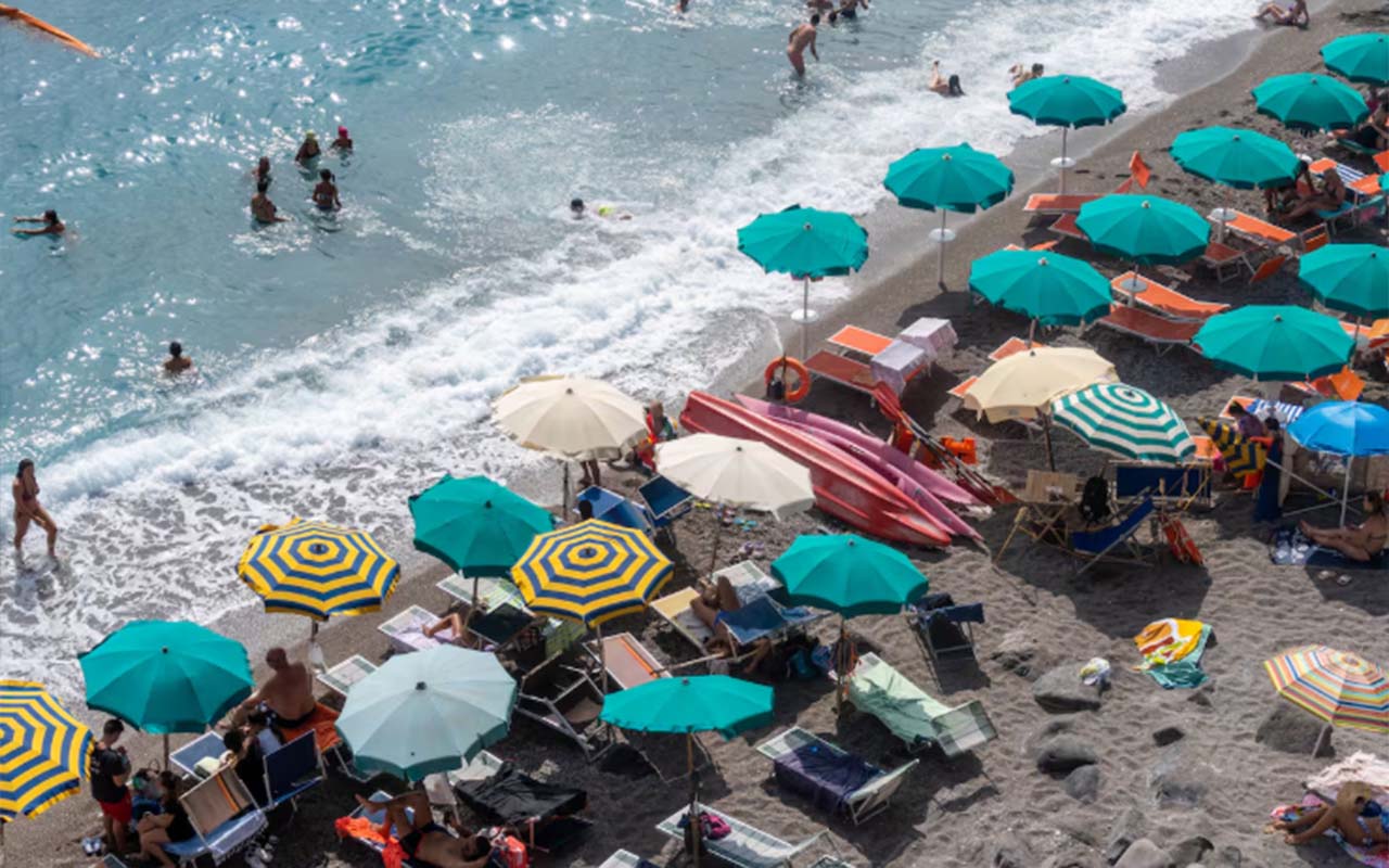 Akuter Gesundheitsnotstand vor den Feiertagen: Der Hepatitis-A-Ausbruch in Italien und die Gefahr aus dem Meer